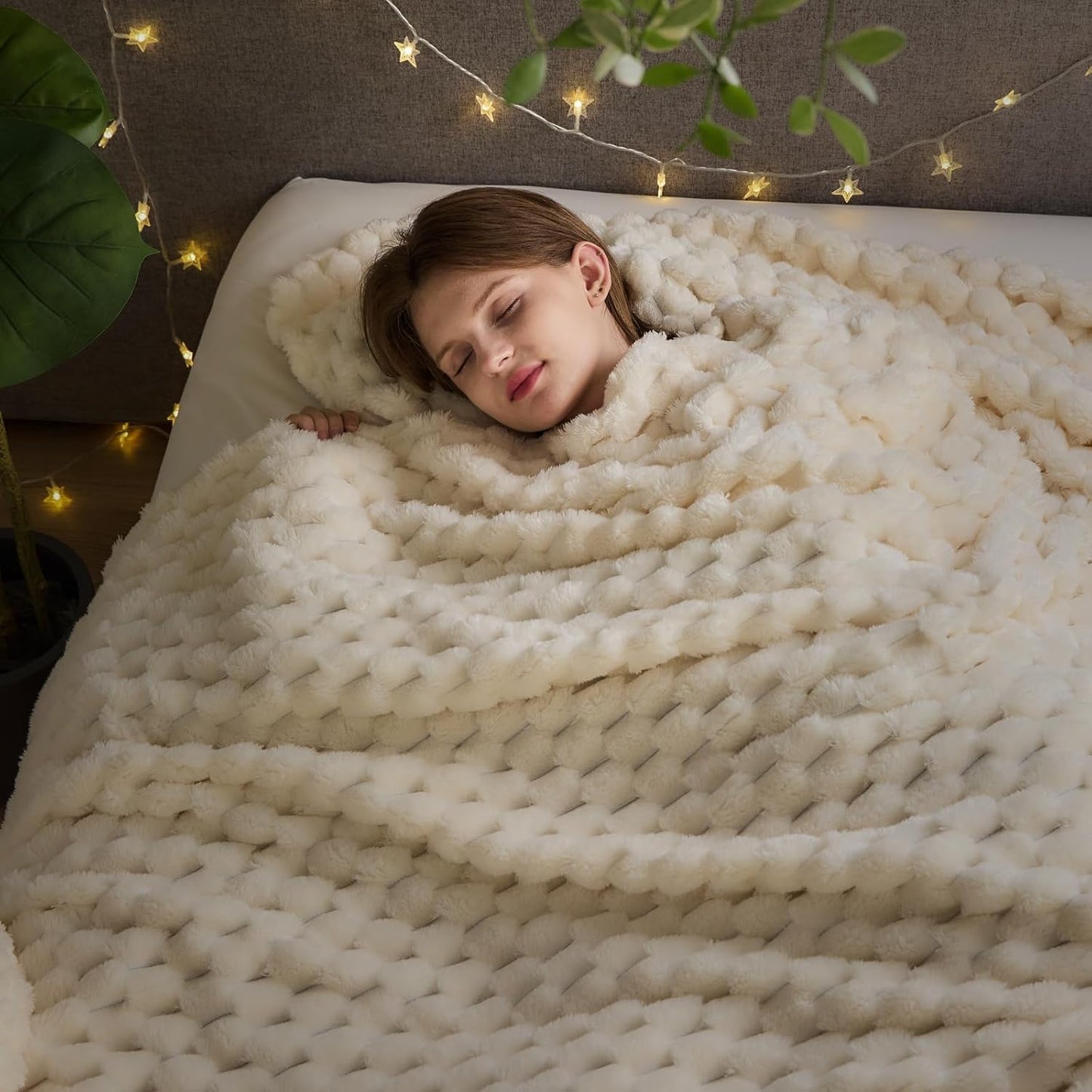 NEWCOSPLAY Super Soft King Blanket Ivory Premium Silky Flannel Fleece 3D Clouds Stylish Jacquard Lightweight Bed Blanket All Season Use 350GSM (Ivory, King(90"x110"))